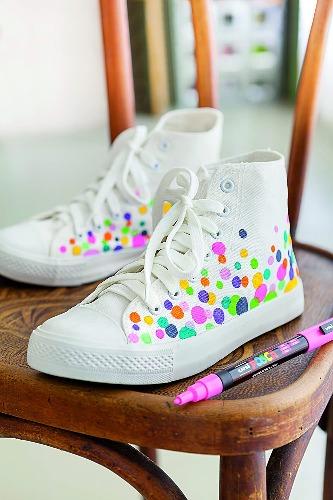 Posca PC - 5M Medium Bullet Tip - Wallet of 8 Pastel Colours by Posca on Schoolbooks.ie